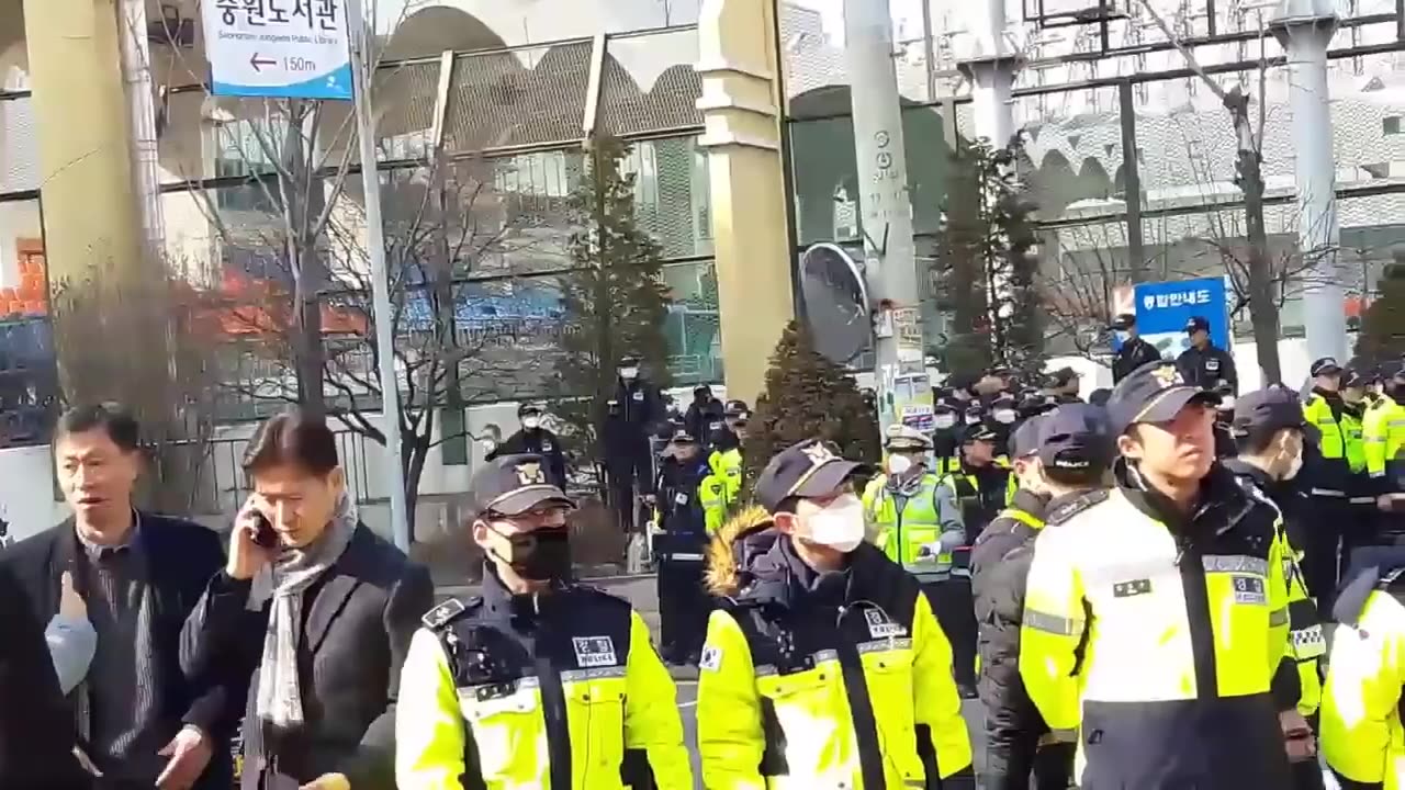 20190223_V3_S01(XhdaaeGkS9g)자한당 전당대회 급습한 분탕들 5.18명단 공개 외치는 시민들에게 아작나다!