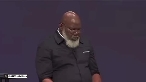 Pastor TD Jakes suffers a “Medical Emergency” on stage during his sermon…