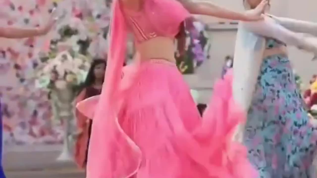 Mouni Roy dance💚🌹🌹🌹❤️♥️new ###