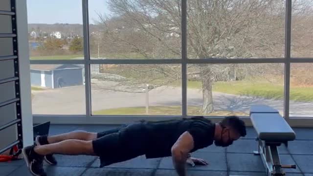 🔥EXPLOSIVE PLYO PUSH UPS VARIATIONS🔥 4 explosive plyo push up variations for you guys to try