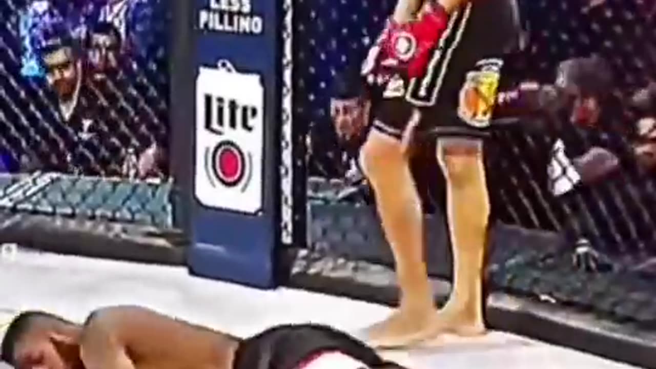 Insane fake out during MMA match