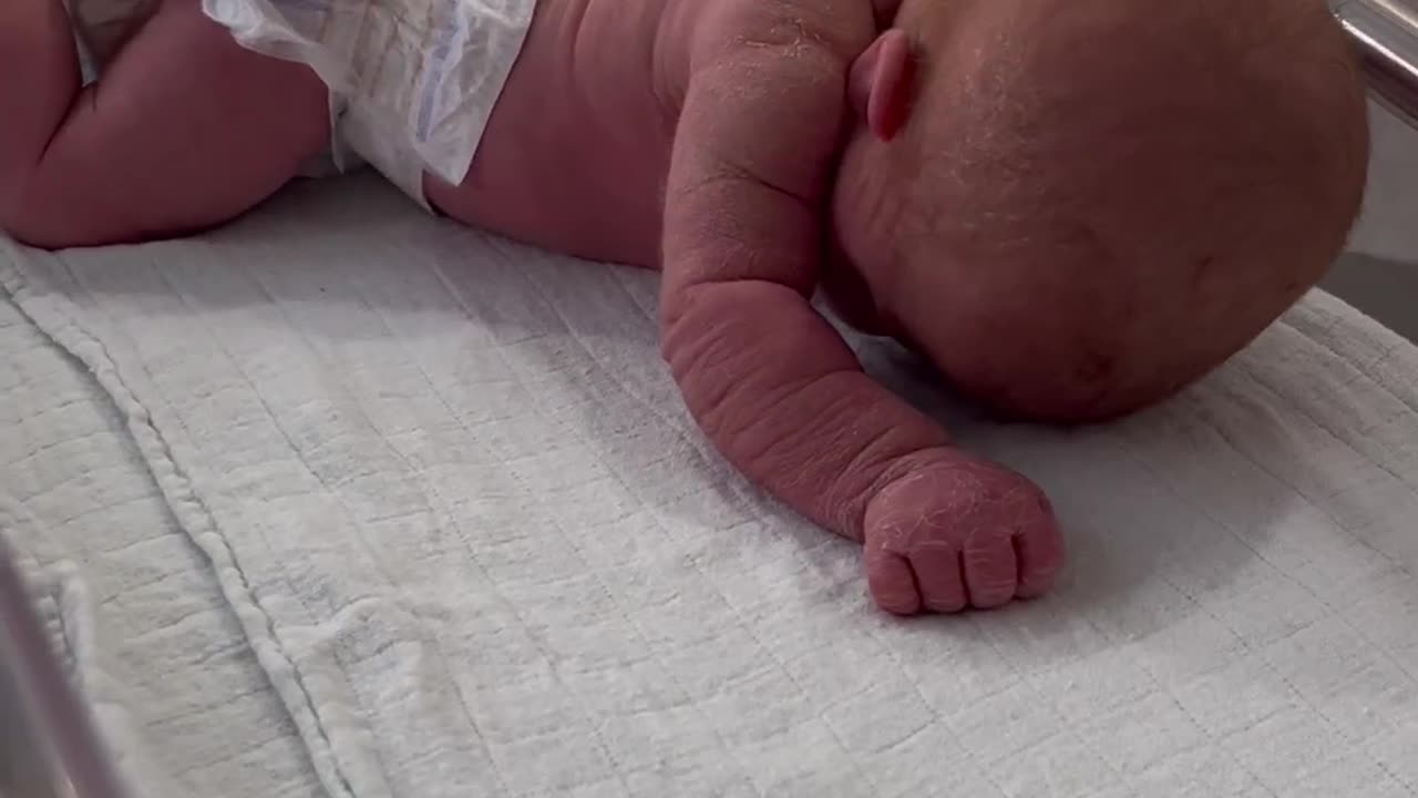 I still can’t believe this happened #3daysold #babygirl #crawling #tummytime #baby