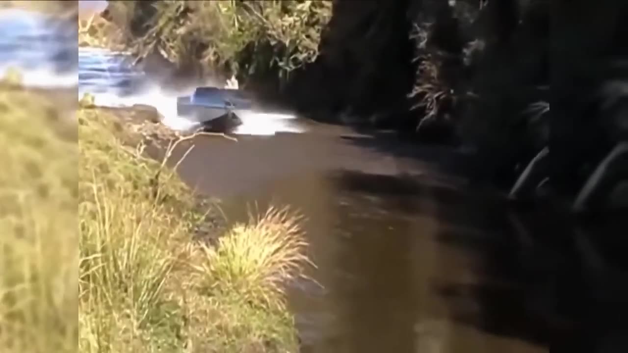 Hold my beer! Boat fails XD