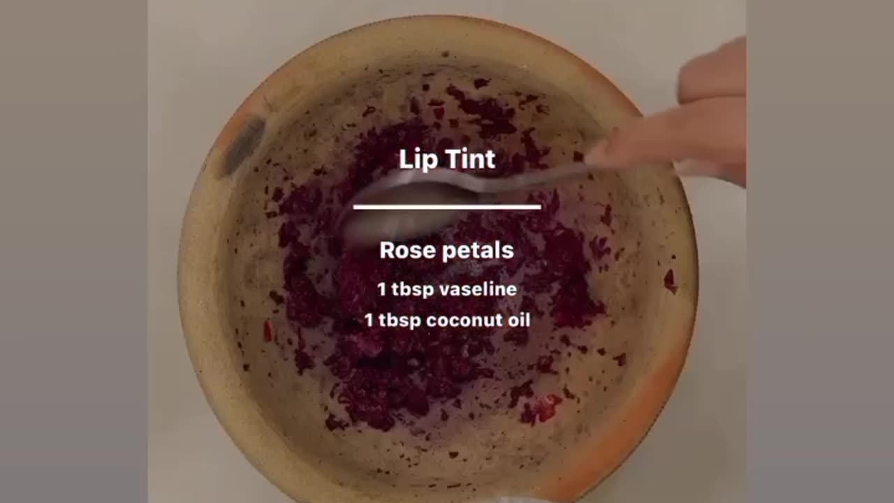 DIY LIP BALM BY ROSE PETALS