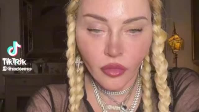 Madonna luce irreconocible!