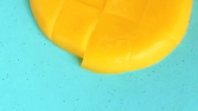 Lemon Cake with Grind Coconut
