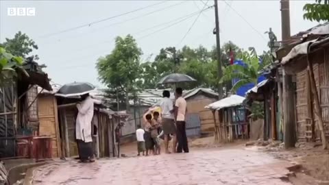 Cyclone Mocha: Deadly storm hits Myanmar and Bangladesh coasts - BBC News