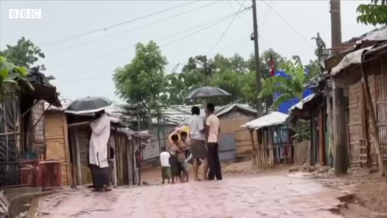 Cyclone Mocha: Deadly storm hits Myanmar and Bangladesh coasts - BBC News