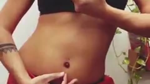 LAMIA BARBARA: ITALIAN BELLY DANCER PLACES RED STONE INTO HER NAVEL | BELLY BUTTON GEM | TUMMY JEWEL