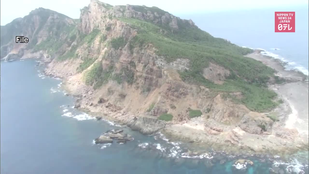 Chinese vessel near Senkaku Islands carrying large cannon