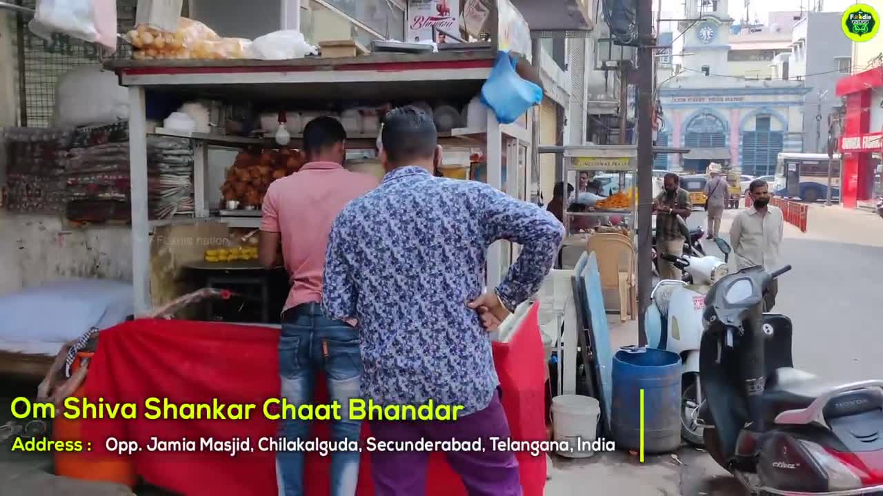 Spiciest Samosa Chaat !!! Indian Street Food