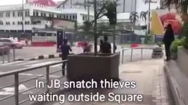 Rumours of snatch thieves awaiting S'pore visitors go viral, Johor police refute claims