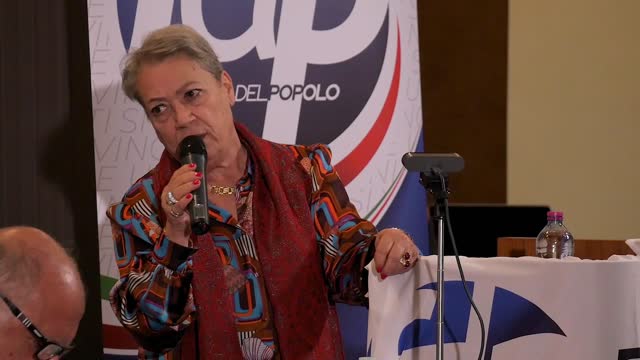 Una superlativa Ornella Mariani al Congresso Nazionale di Forza del Popolo