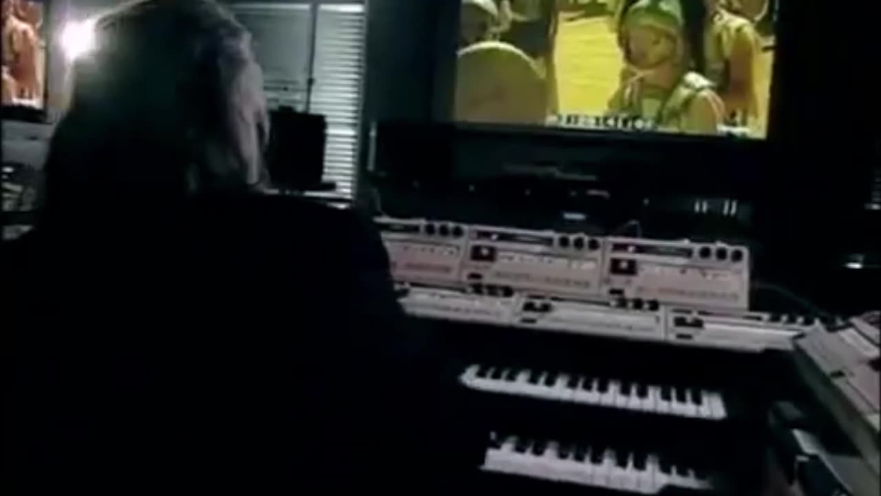 Vangelis(Βαγγέλης Παπαθανασίου) scores Alexander(2004)
