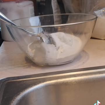 Making your own natural toothpaste- fluoride free