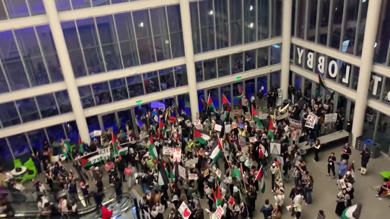 BREAKING UPDATE! Footage of pro-Hamas extremists storming into CA Dem convention hall