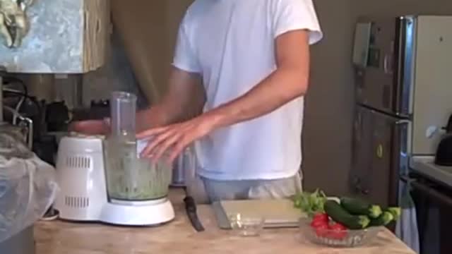 ZUCCHINI PESTO PASTA! Raw Food Recipes and Diet - May 24th 2009