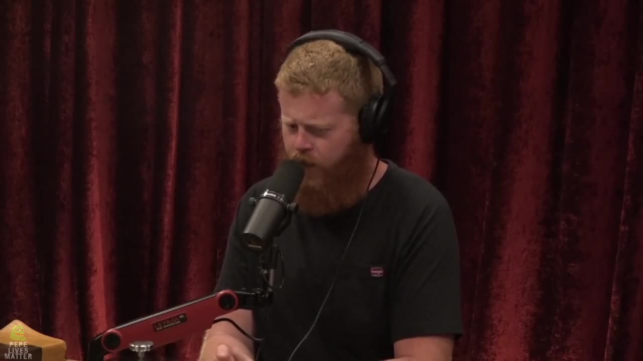 OLIVER ANTHONY TELLS JOE ROGAN THAT HE GAVE HIS LIFE TO GOD ONCE HE HIT ROCK BOTTOM IN HIS MENTAL HEALTH CRISIS AROUND 6 MONTHS AGO