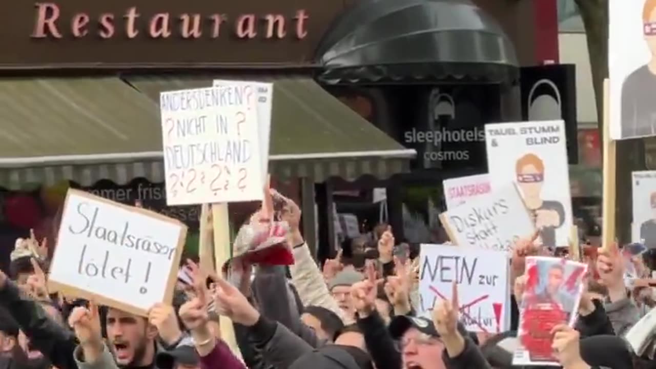 Muslims march in Hamburg