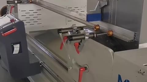 CNC double head cutting saw machine for aluminum profile #aluminum #saw