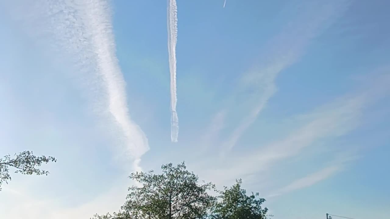 Undeniable Proof there is 2 Trials in Our Sky, 1 is a Chemical Trail and 1 is a CONdensation Trial