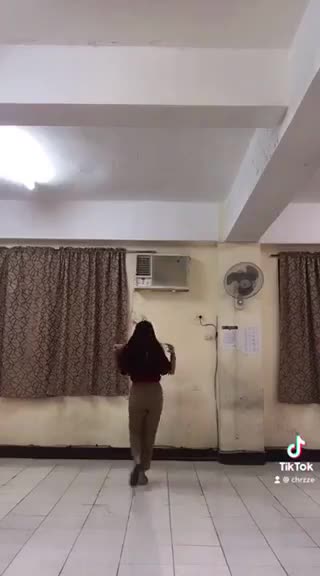 Tiktok Walk like a Model Challenge