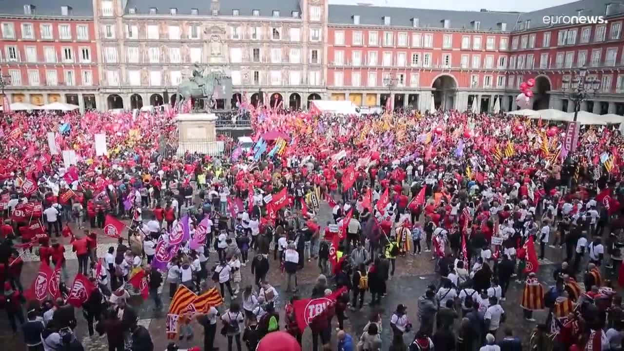 Spain: Thousands of union members march in Madrid for higher wages and better rights