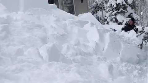 Roof avalanche send! ❄️⛄️
