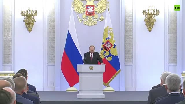 Putin:"L'Occidente raccoglie tributi al resto del mondo attraverso il potere del dollaro e il dettato tecnologico" "dice sempre di essere sinonimo di ordine e regole,È tutto un doppio standard progettato per gli sciocchi"