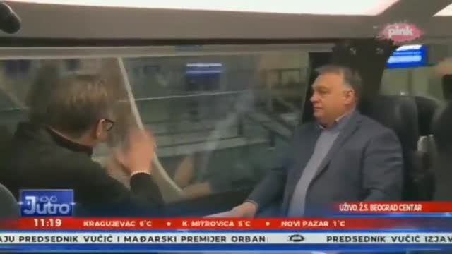 politicians waving non existing audience