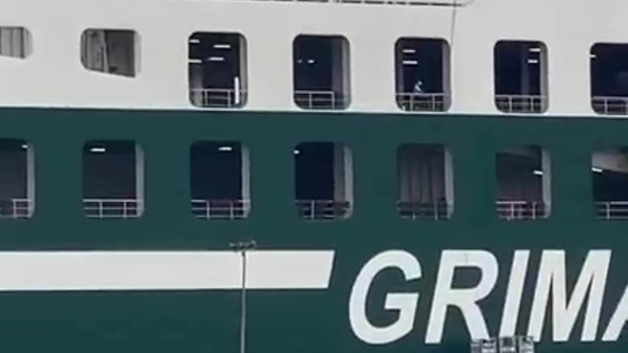 Hybrid ship