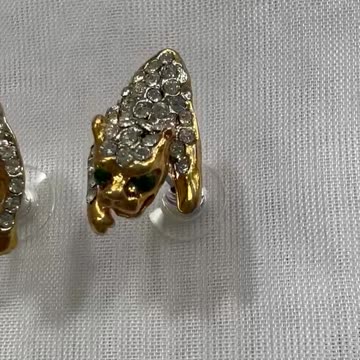 18KGP Leopard Post Earrings. Made with Swarovski Crystals. Cougar. Jaguar.
