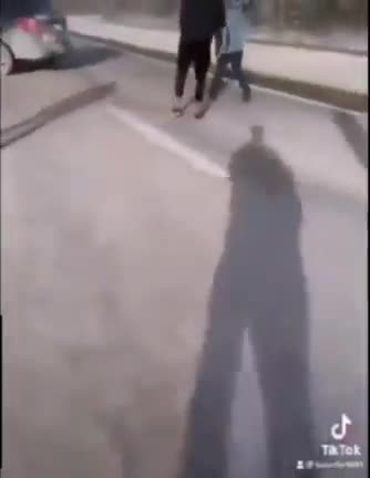 SPARGONO CHIODI CONTRO I CAMIONISTI....