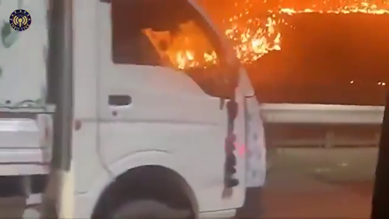 🔥 In India, one of the largest landfills in the world, Gazipur, is on fire.