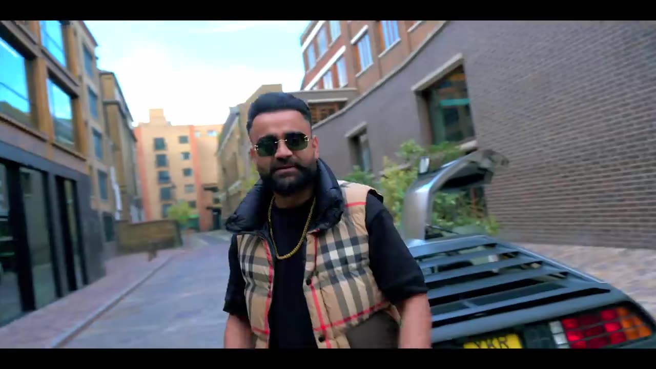 Burberry (Official Video) : AMRIT MAAN Ft Shipra Goya