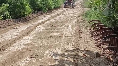 Trecktor clean the road
