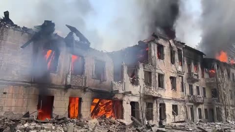 🇷🇺🇺🇦#Russian troops launched a missile attack on the building of a dispensary in Dnepropetrovsk.