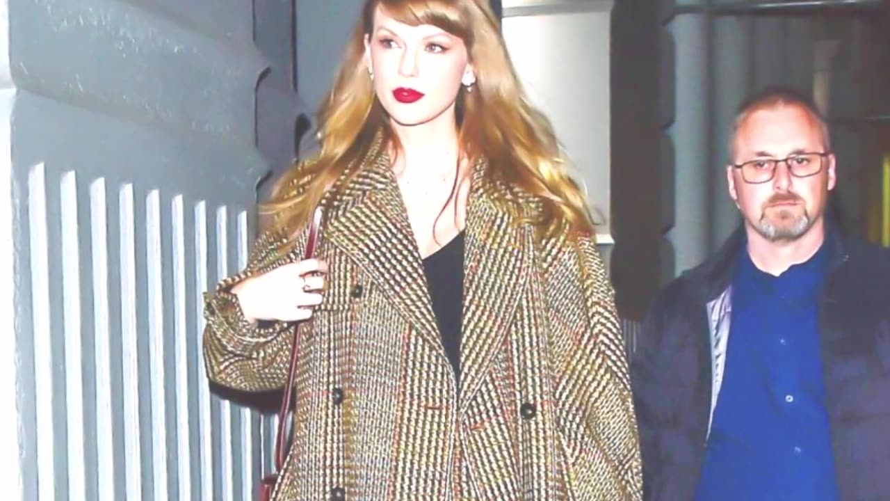 Taylor Swift Caught Shopping For Travis Kelce in NYC 5th December 2023