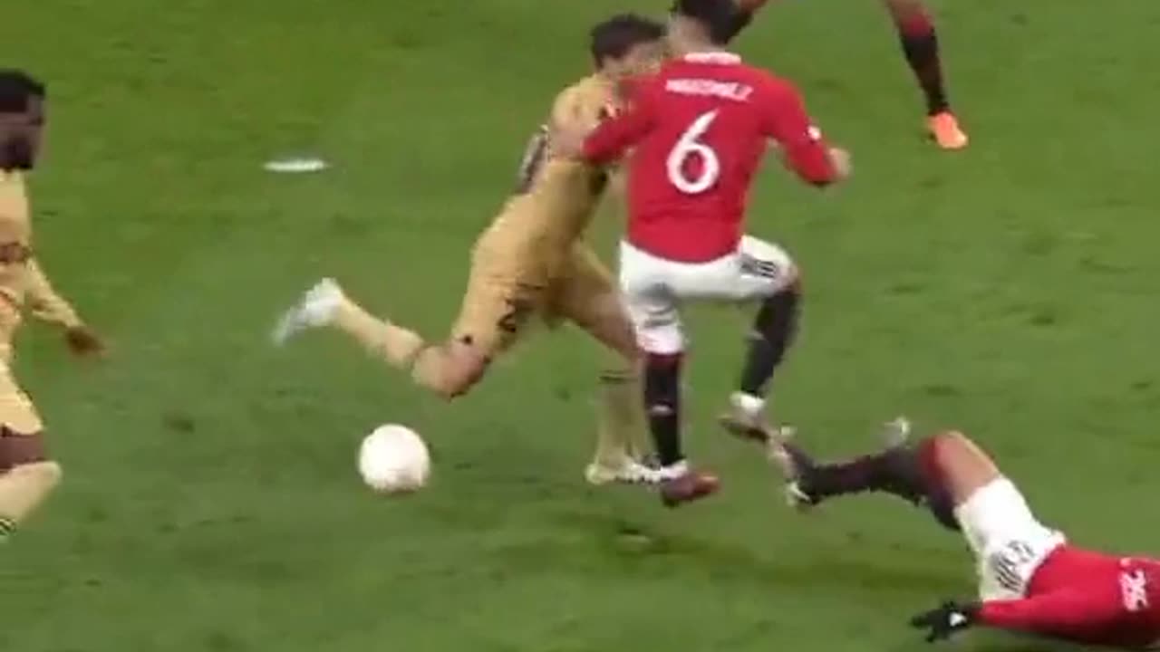 Casemiro tackle |Manchester United vs Barcelona