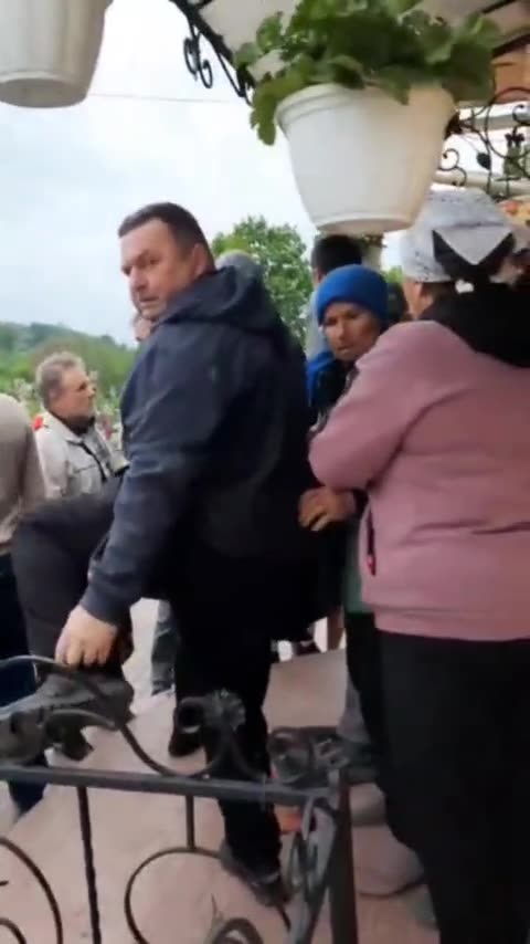 A priest of the Schismatic Ukrainian church tried to brake into a temple