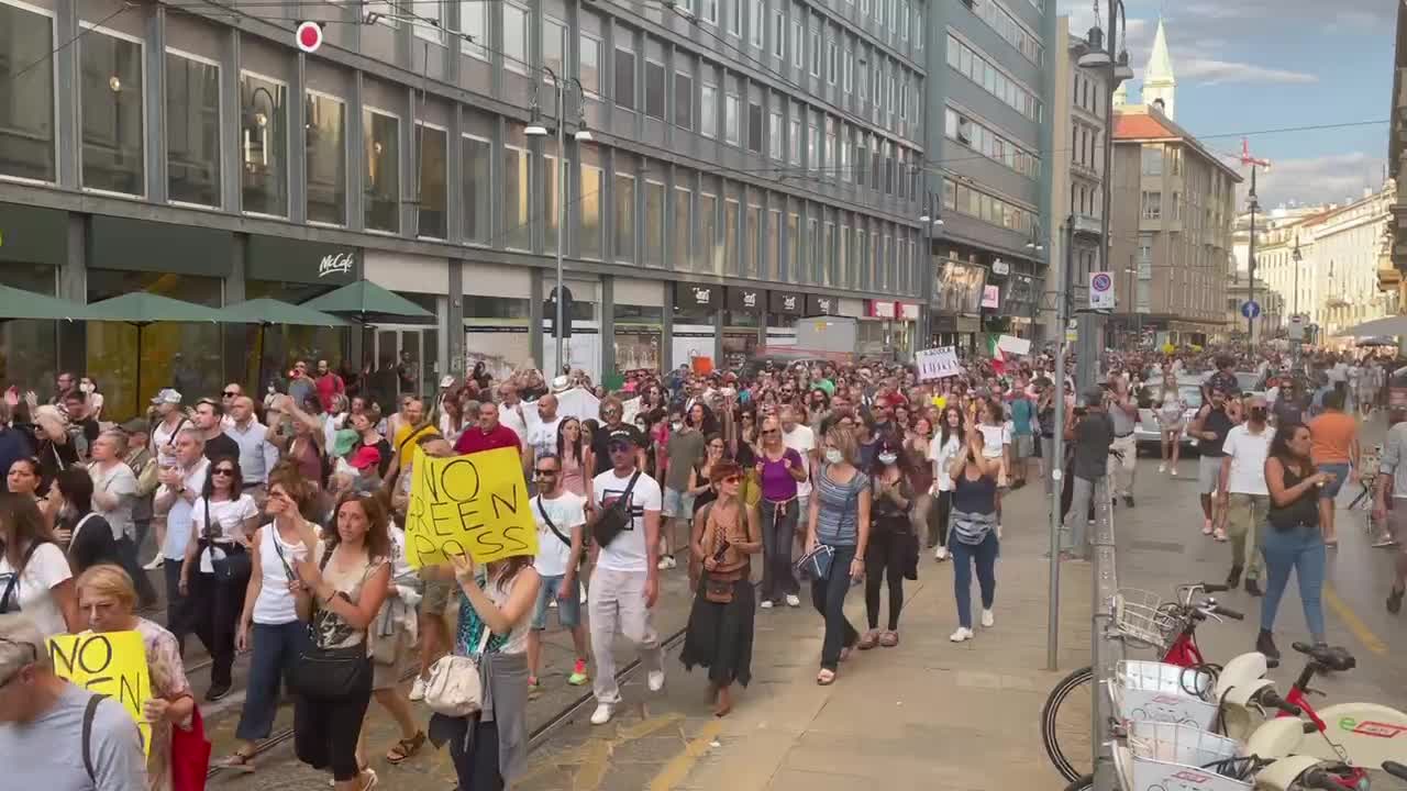 MILANO 🇮🇹 MANIFESTAZIONE NO GREEN PASS .