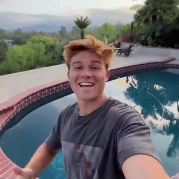 illing a MASSIVE Water Balloon with Bathbombs…👀💦