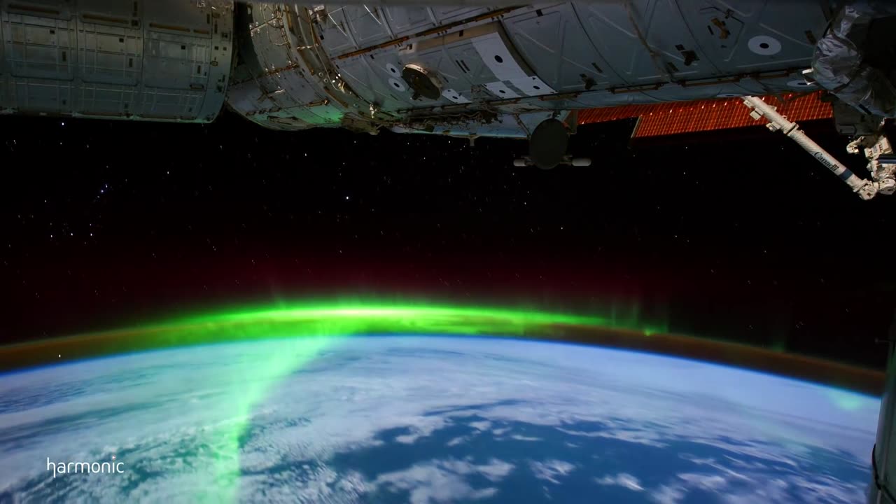 🌌🛰️ Celestial Light Show: Stunning Aurora Borealis from Space in Ultra-High Definition 🌠✨