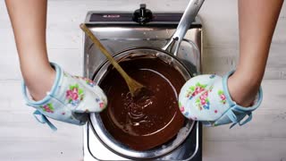 Swiss Chocolate Fondue – Taste A World of Desserts