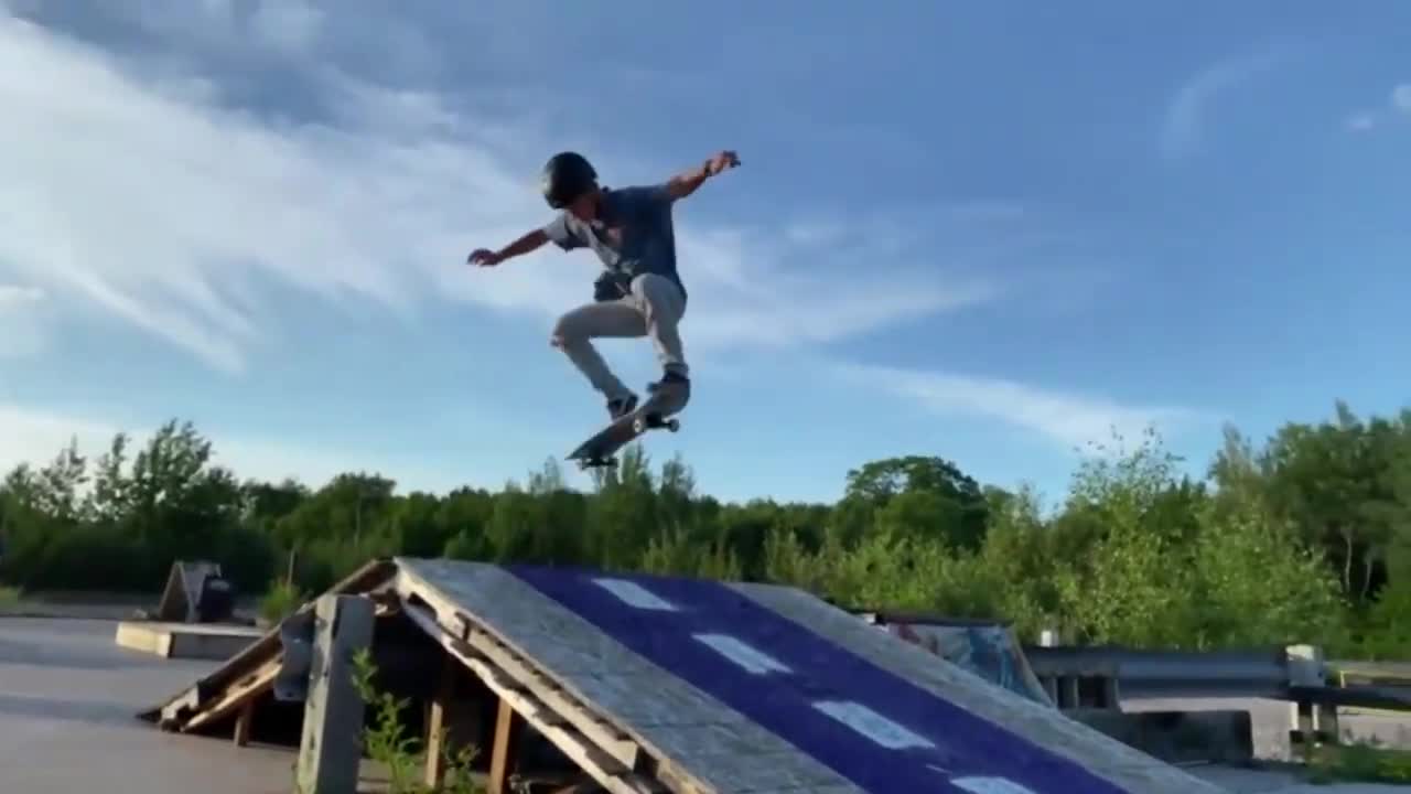 Skateboard Kickflip Nut Shot