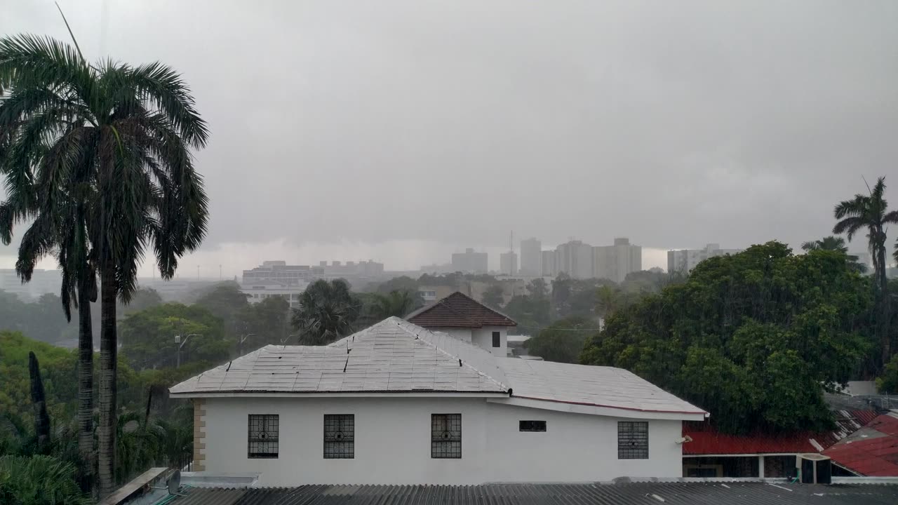 Raining in Barranquilla, Colombia - Lloviendo en Barranquilla, Colombia