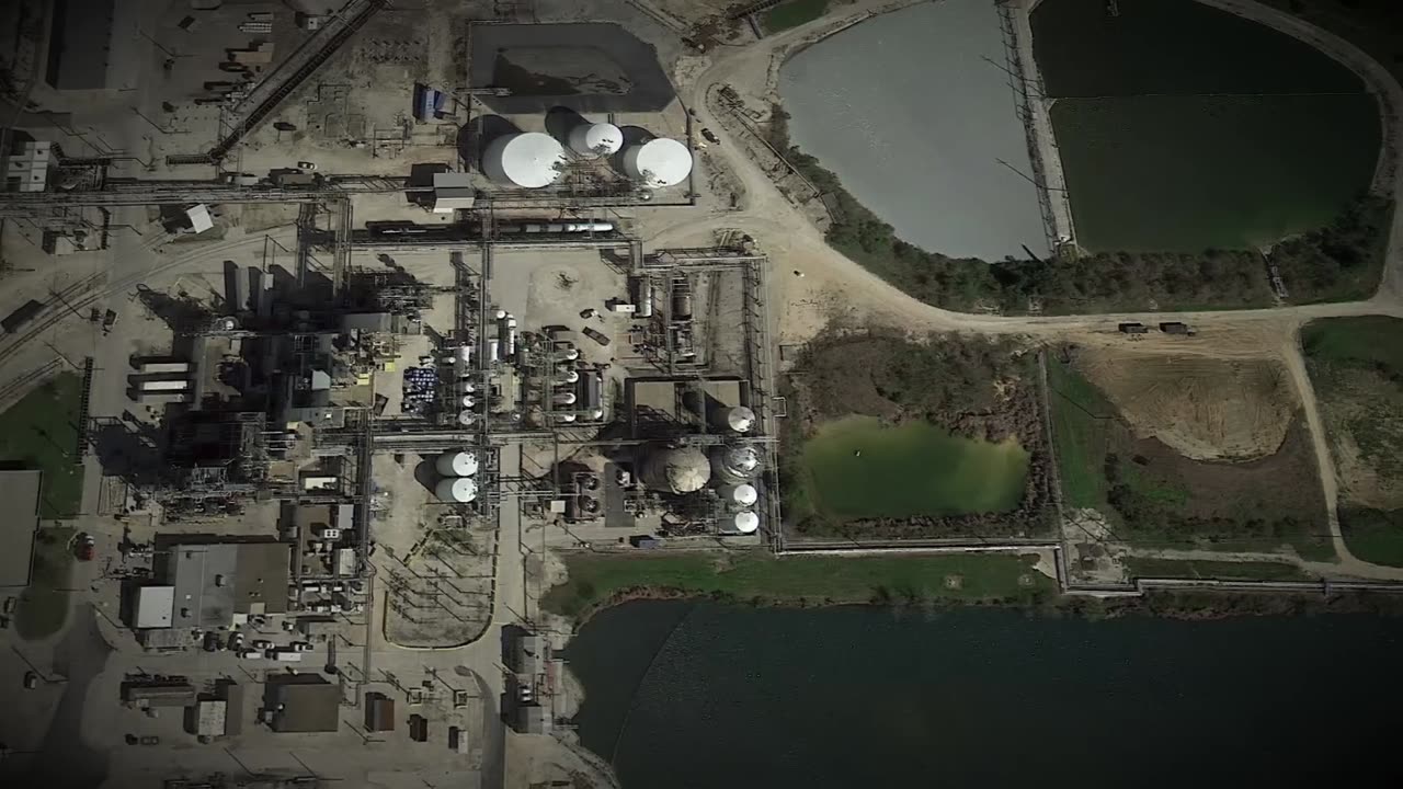 Four_Factory_Operators_Accidentally_Gas_Themselves_2014___Plainly_Difficult