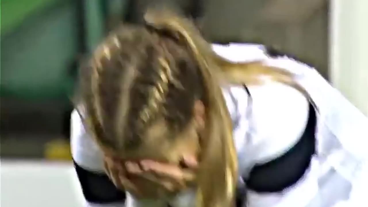 Women FUNNY Football Moments 😂🤣