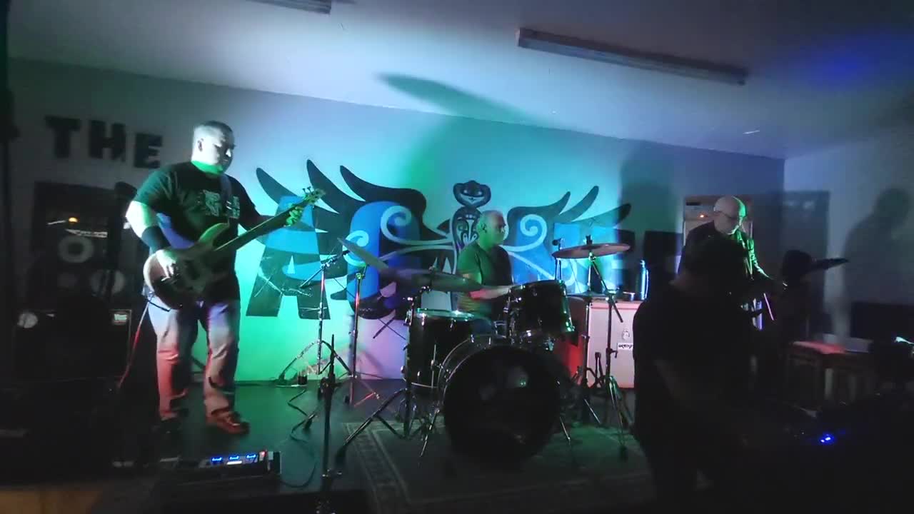 Smiling Tigers - Live at The Dragonffli (Brass Knuckle Relaunch Party) 21/05/22