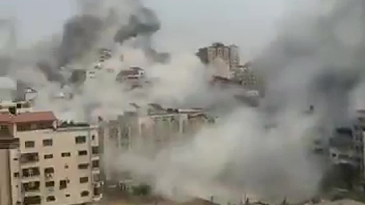 ⚡️Video from the airstrike near the Islamic University in Gaza moments ago